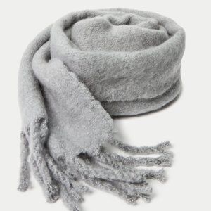NWT Aritzia Main Character Laila Fringe Scarf
